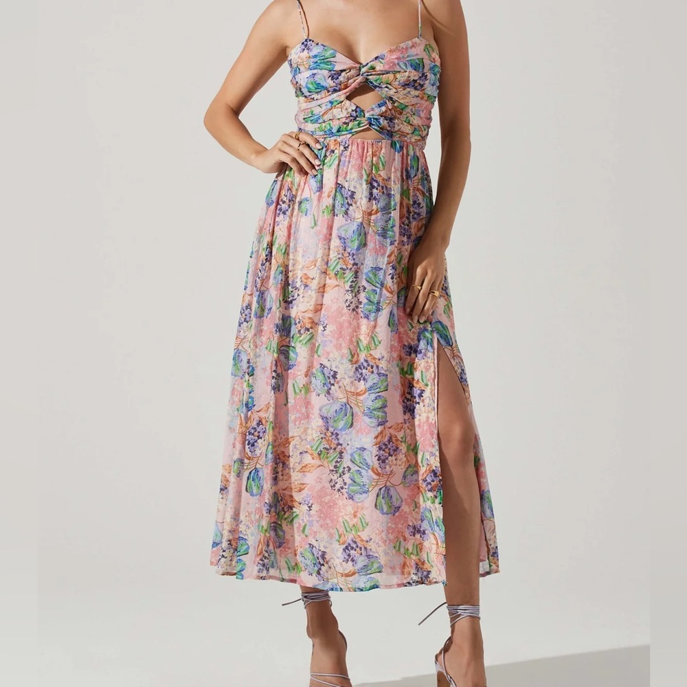NWT Astr the Label Floral MIDI Dress! Never been worn!